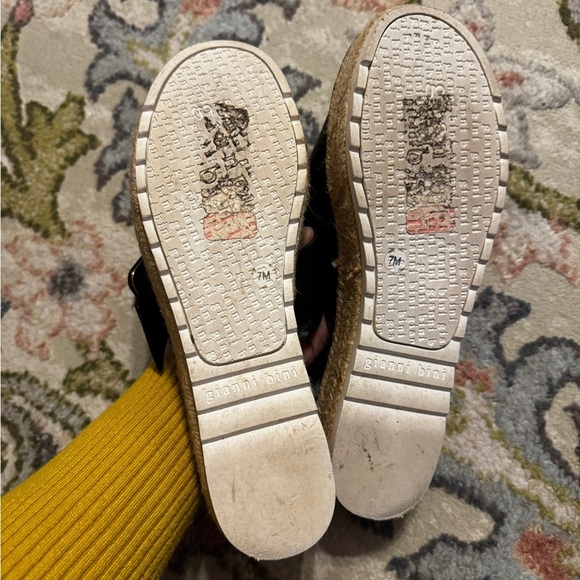 FREE SHIPPING Gianni Bini Black Platform Sandals - Picture 6 of 7